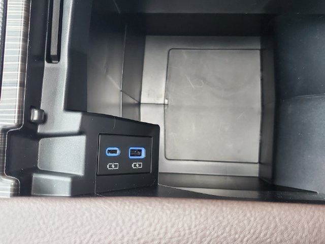 Used 2024 Toyota Sienna Platinum FWD image 34