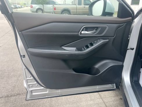 Used 2021 Nissan Rogue SV w/ Premium Package AWD/4WD image 11