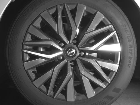 Used 2025 Nissan Altima 2.5 SV FWD image 12