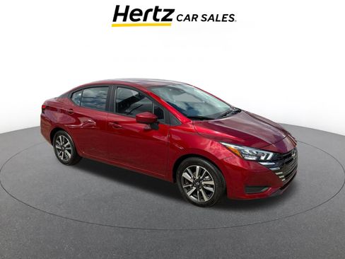 Used 2025 Nissan Versa SV image 1