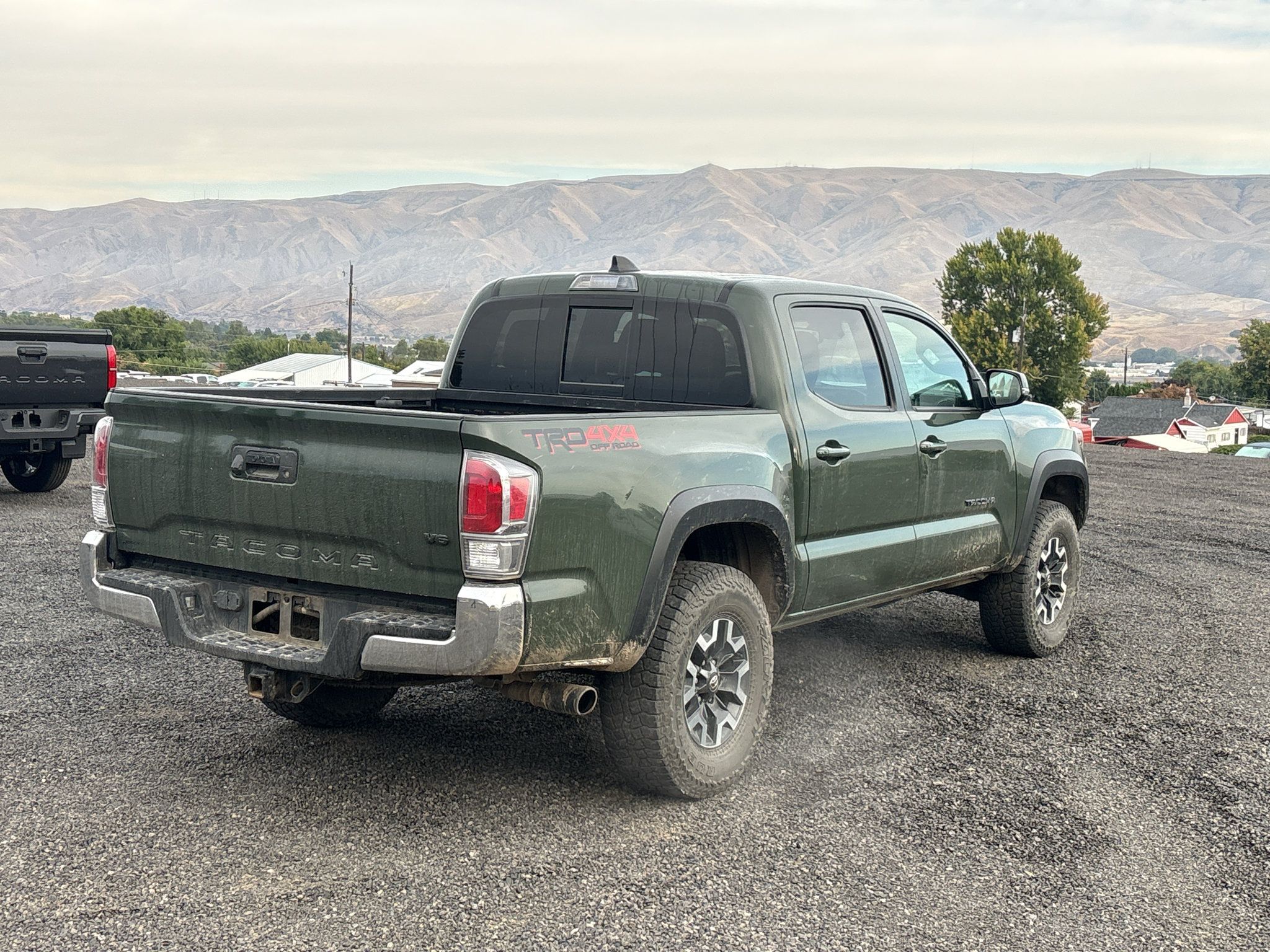 Certified 2022 Toyota Tacoma TRD Off-Road w/ Black Out Package (TMS) AWD/4WD image 11