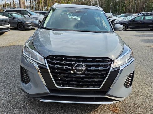 Used 2024 Nissan Kicks SV image 2