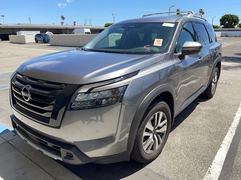 Used 2025 Nissan Pathfinder SL w/ Black Appearance Package image 2