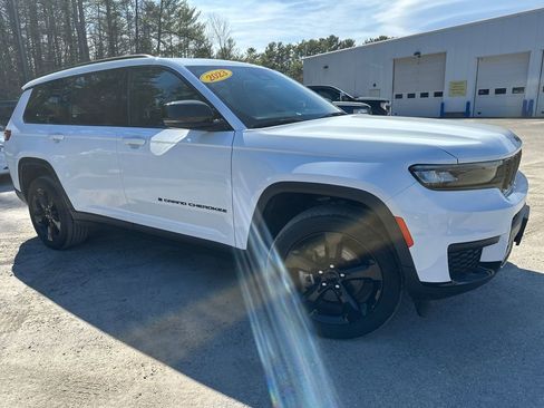 Used 2023 Jeep Grand Cherokee L Laredo AWD/4WD image 7