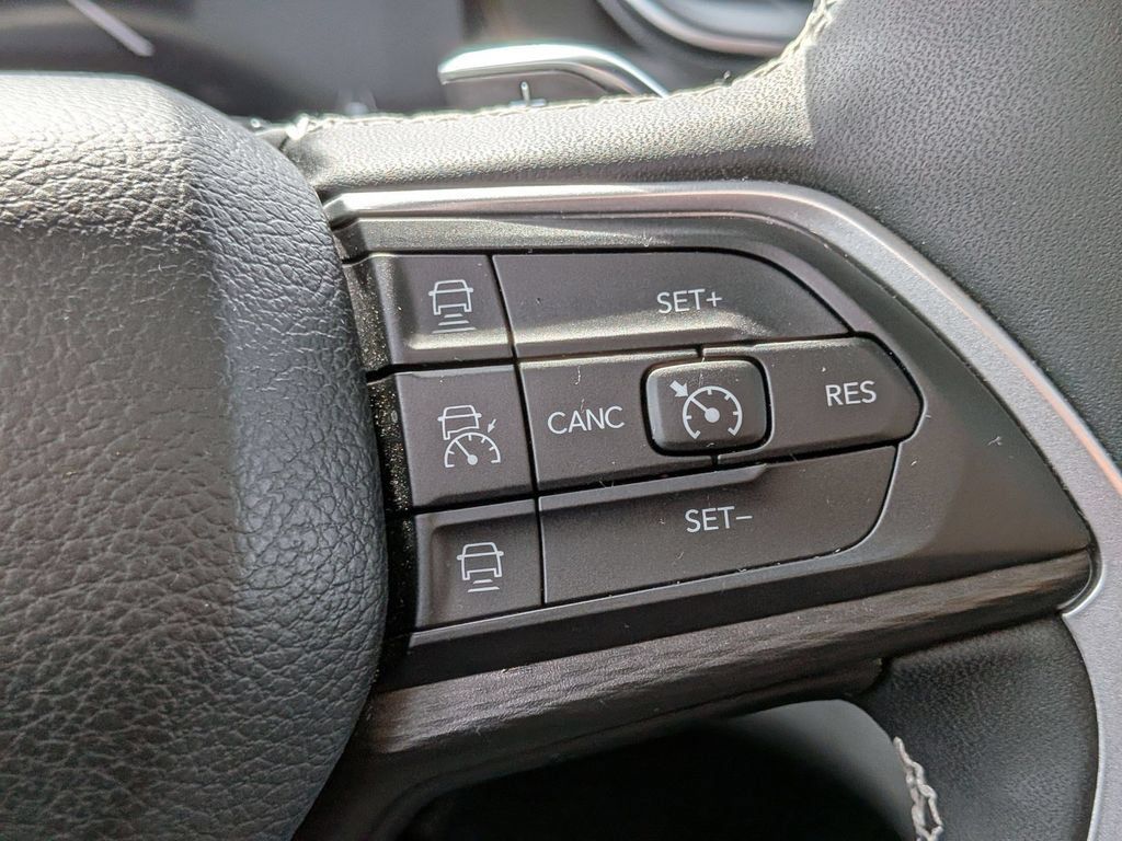 Used 2023 Jeep Grand Cherokee Altitude AWD/4WD image 13