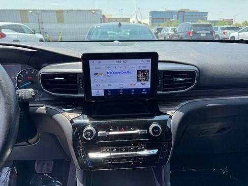 Used 2023 Ford Explorer Limited image 18