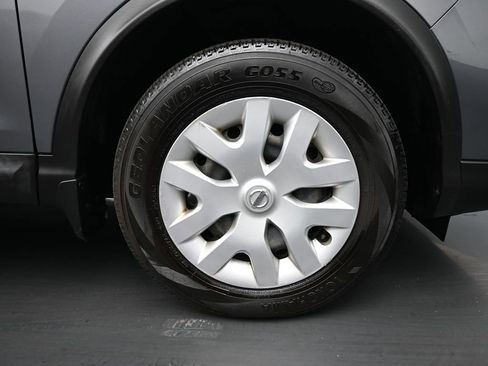 Used 2020 Nissan Rogue Sport S image 10