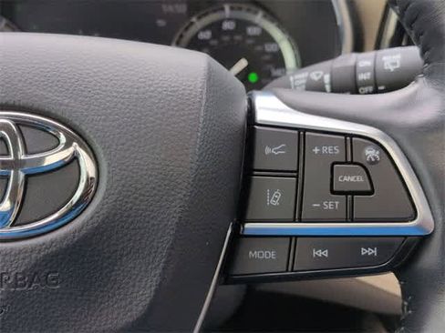 Used 2021 Toyota Highlander Limited image 26