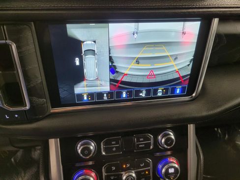 Used 2022 GMC Yukon XL Denali image 14