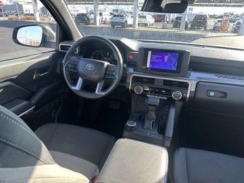 Used 2025 Toyota Tacoma TRD Off-Road image 21
