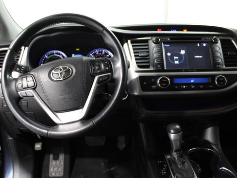 Used 2019 Toyota Highlander Limited Platinum image 2