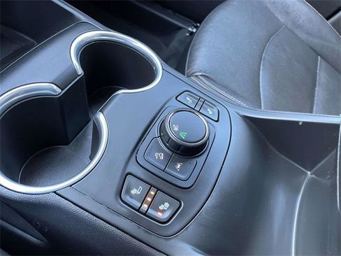 Used 2021 GMC Terrain SLT image 29