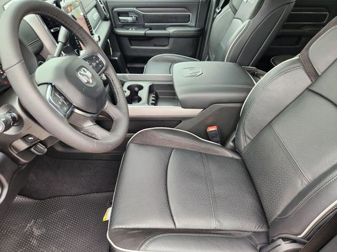 New 2026 RAM 2500 Laramie AWD/4WD image 13
