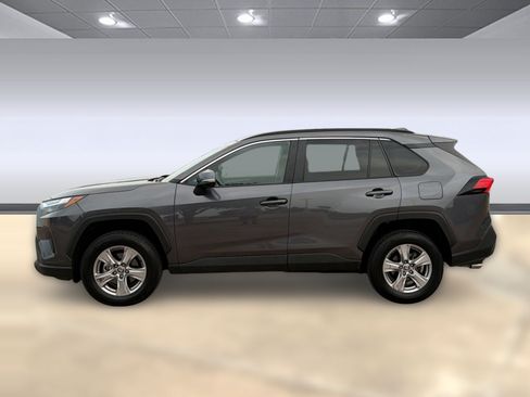 Used 2025 Toyota RAV4 XLE AWD/4WD image 2