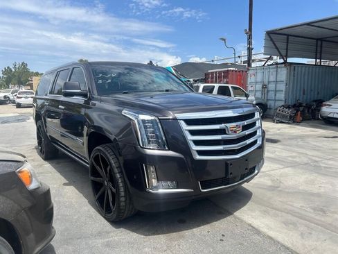 Used 2017 Cadillac Escalade ESV Premium Luxury AWD/4WD image 2