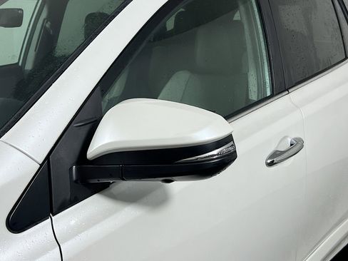 Used 2017 Toyota RAV4 Platinum image 12