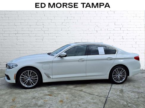 Used 2020 BMW 530e w/ Premium Package image 2