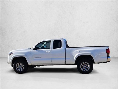 Used 2018 Toyota Tacoma SR5 image 9
