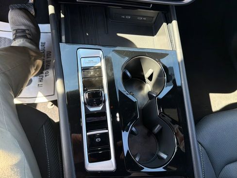 Used 2025 Volkswagen Atlas Cross Sport SE image 23