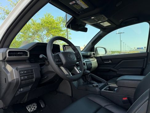 Used 2025 Toyota Tacoma TRD Sport RWD image 10