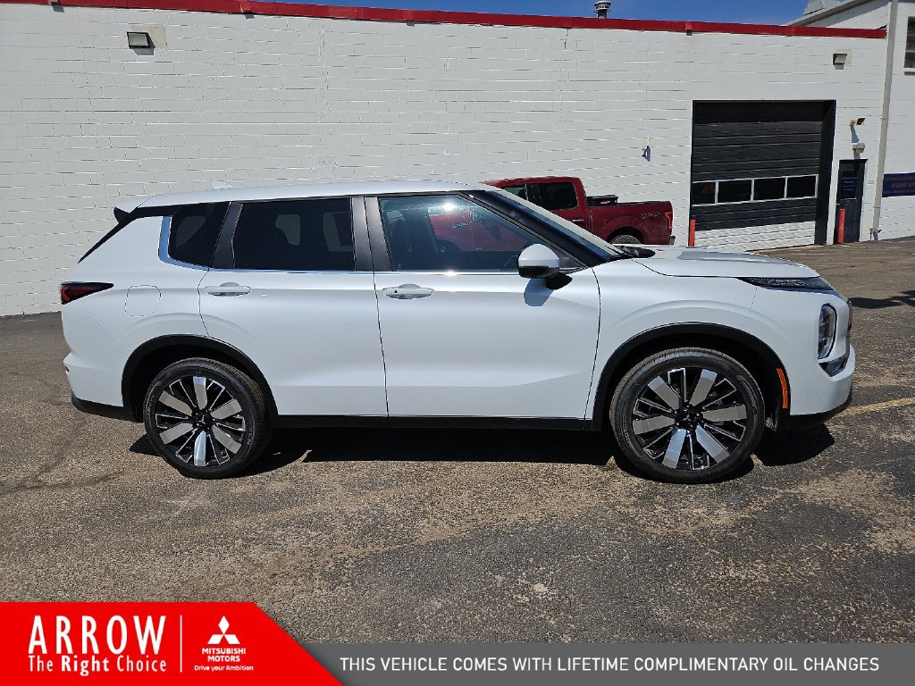 New 2026 Mitsubishi Outlander SE FWD image 15