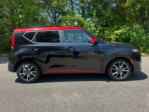 Used 2020 Kia Soul GT-Line FWD image 2