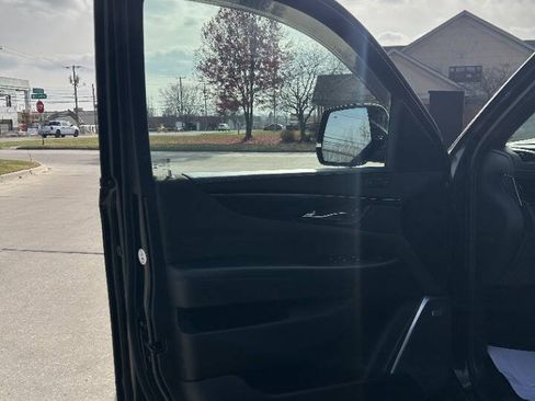 Used 2020 Cadillac Escalade ESV Platinum image 41