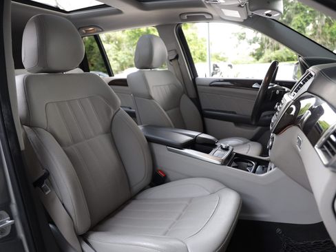 Used 2015 Mercedes-Benz GL 450 4MATIC image 21