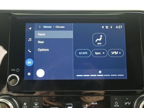 Used 2024 Toyota Highlander XLE AWD/4WD image 16