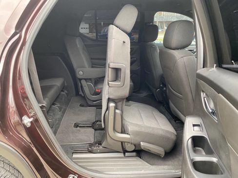 Used 2023 Chevrolet Traverse LT image 47