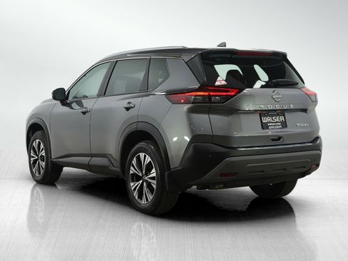 Used 2022 Nissan Rogue SV w/ SV Premium Package image 3