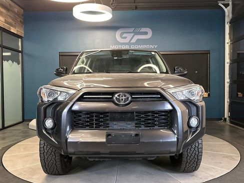 Used 2020 Toyota 4Runner SR5 Premium w/ Moonroof Package AWD/4WD image 8