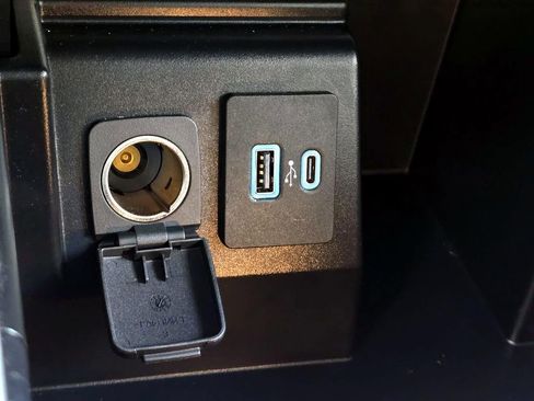 Used 2021 Ford Explorer XLT w/ Equipment Group 202A image 16