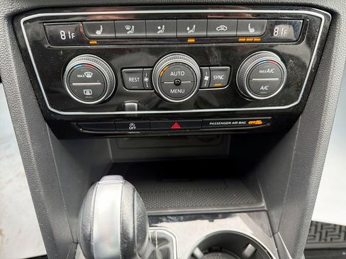 Used 2023 Volkswagen Atlas SE w/ Panoramic Sunroof Package image 27