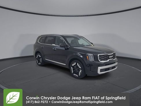 Used 2025 Kia Telluride S AWD/4WD image 3