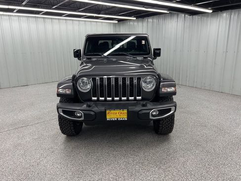 Used 2022 Jeep Gladiator Overland AWD/4WD image 2