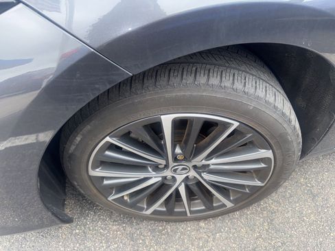 Used 2022 Lexus ES 300h w/ Premium Package image 3