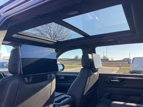 New 2026 Chevrolet Suburban Premier AWD/4WD image 19