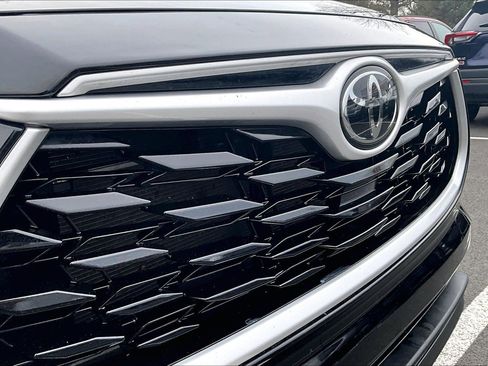 Used 2022 Toyota Highlander LE image 29