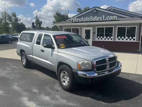 Used 2005 Dodge Dakota SLT image 2