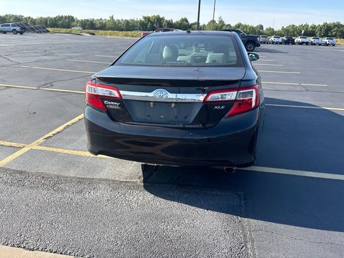 Used 2014 Toyota Camry XLE w/ Leather Package FWD image 11