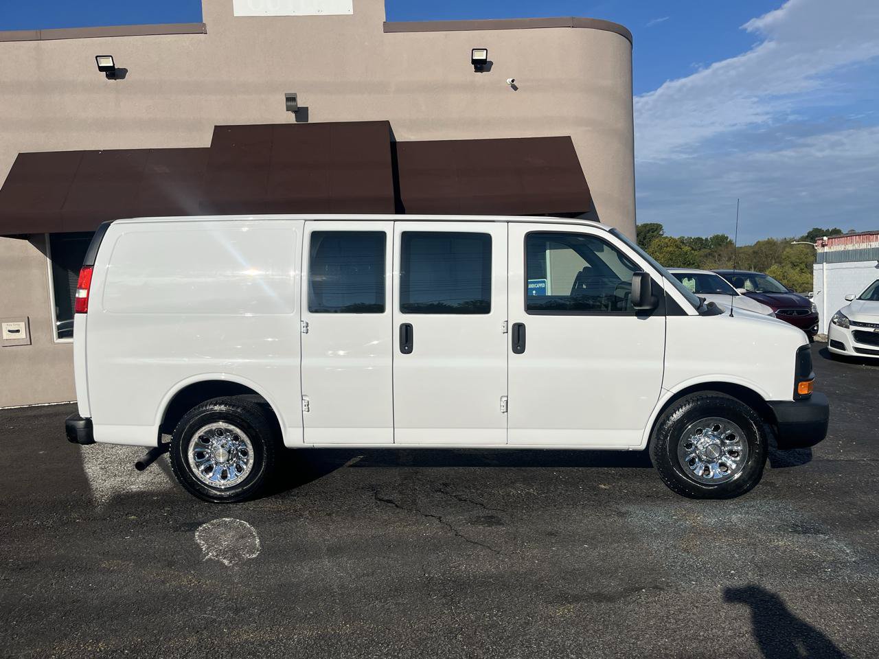 Used 2011 Chevrolet Express 1500 AWD image 4