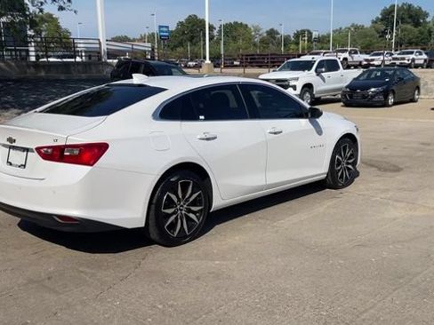Used 2018 Chevrolet Malibu LT w/ Leather Package FWD image 8