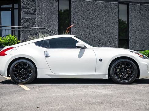 Used 2013 Nissan 370Z Coupe RWD image 10