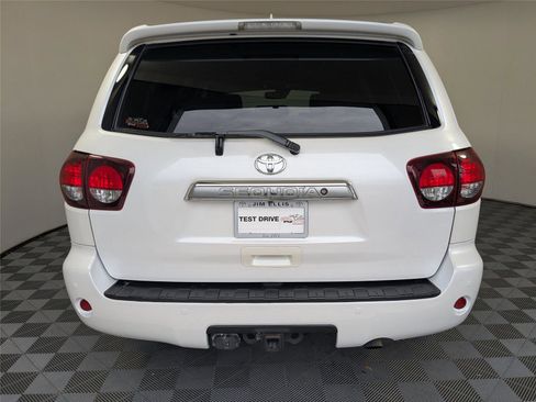 Used 2018 Toyota Sequoia Platinum image 7