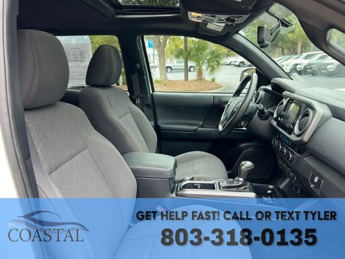 Used 2017 Toyota Tacoma TRD Off-Road w/ Premium & Technology Package image 25