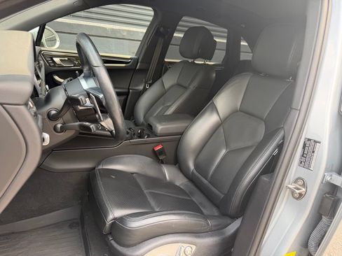 Certified 2021 Porsche Macan AWD/4WD image 5