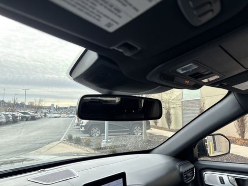 Used 2020 Ford Explorer Platinum w/ Premium Technology Package image 27