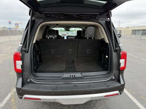 Used 2024 Ford Expedition XLT RWD image 7
