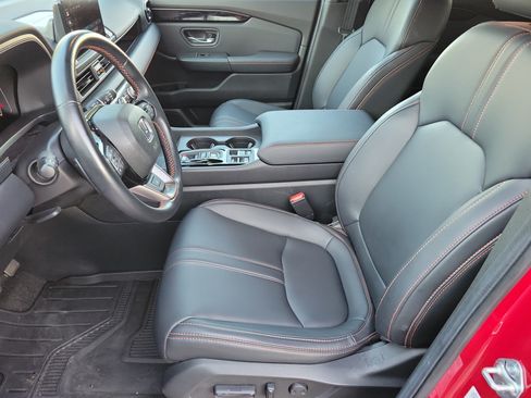 Used 2025 Honda Pilot TrailSport image 9